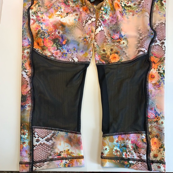 Ki XL pro performance floral snakeskin crop leggings w mesh detail - Picture 9 of 13